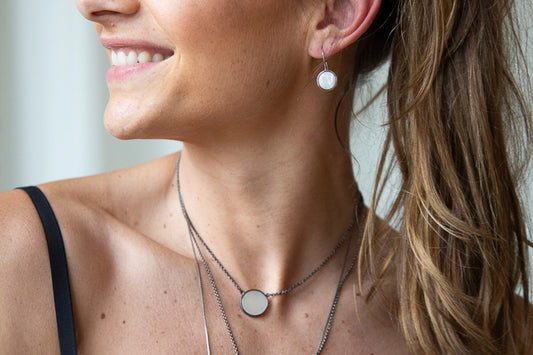 Elegância Natural: O Encanto da Madrepérola nas Joias