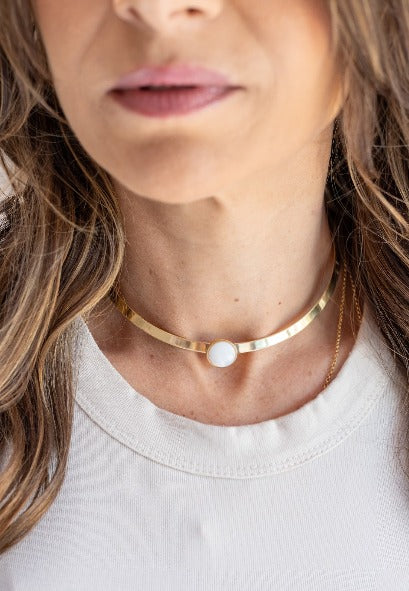 Colar Choker Lua Equilíbrio Ouro