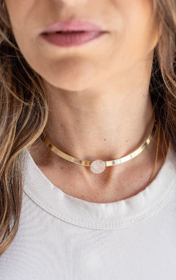 Colar Choker Lua Equilíbrio Ouro
