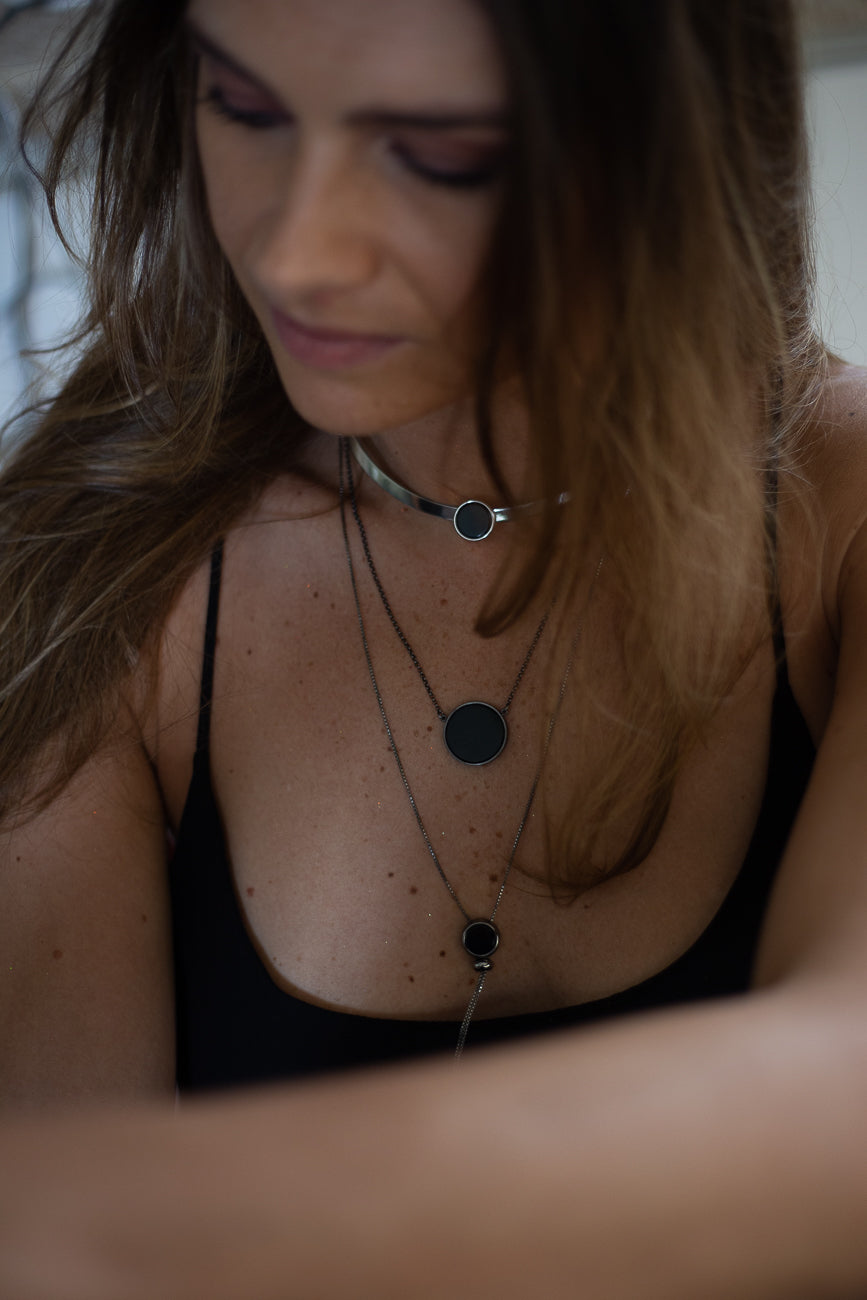 Colar Choker Lua Equilíbrio Ródio Branco