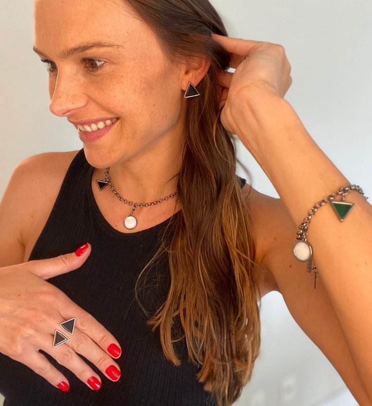 Pulseira Elos + Pingente Pirâmide Ródio Branco